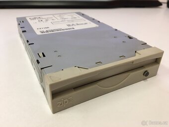 Disketová mechanika MITSUMI a Zip disk/mechanika NEC - 2