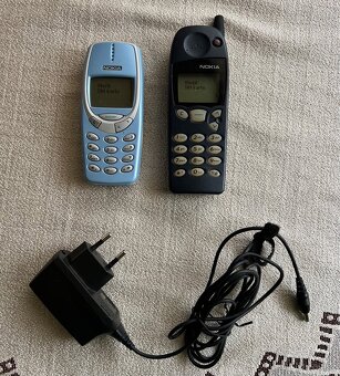 Telefon Nokia 5110 a Nokia 3310 + nabíječka - 2
