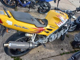 Honda CBR 600F prodám náhradní díly vcelku - 2