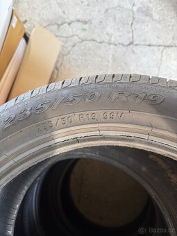 Prodám pneu Pirelli 235/50 R19 Letní - 2