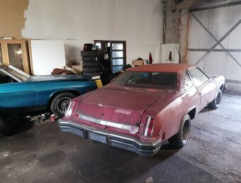 Prodám díly na Oldsmobile Cutlass Salon 1974 - 2