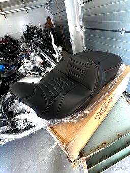 Sedlo včetně opěrek touring Harley - Davidson. - 2