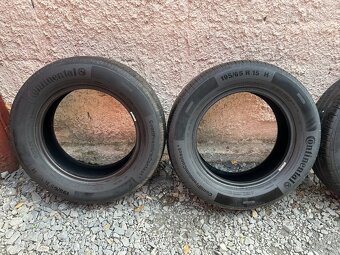 Přidám gumy 195/65/15. - 2