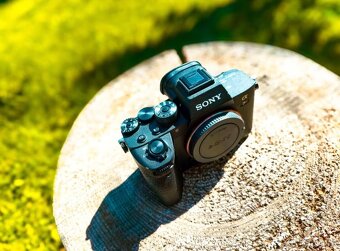 Sony Alpha A7R IV + paměťové karty - 2