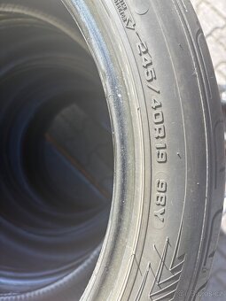 Pneu 245/40R19 - 2