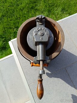 Starožitný výrobník zmrzliny - 2