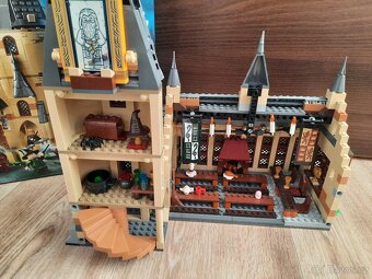 LEGO Harry Potter 75954 Bradavická Velká síň - 2