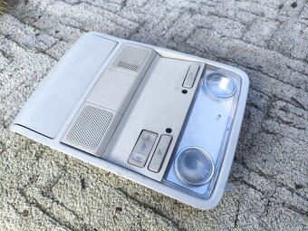 Stropní světlo s přihrádkou na brýle Passat B6 - 2