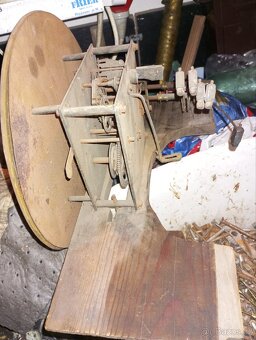 Hodinový strojek - 2