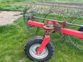 Obraceč slámy a nahrabovač sena - 2