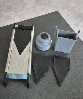 Kráječ - struhadlo Sharp (Orion) - 2