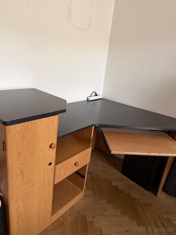 Rohový psací stůl - 2