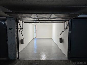 Pronájem garáže na Evropské ul. (kousek od letiště) - 18m2 - 2