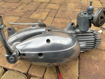 motor Jawa 550 - 2