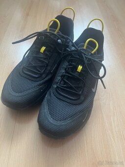 REZERVACE vel.41 tenisky NIKE REACT LIVE black-yellow - 2