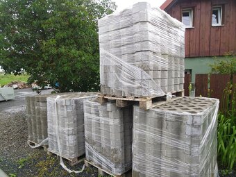 Prodám Novou zatravnovaci dlažbu. 60x40x10 50m2 - 2