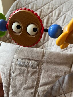 Houpátko/lehátko BabyBjörn + hračka - 2