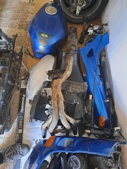 Prodám díly z Kawasaki ZX 600 DE r.v. 1992 - 2
