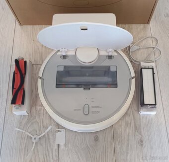 Xiaomi Mi Robot Vacuum + doplňky - 2