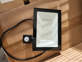 LED reflektor 100W s čidlem pohybu, IP66 - 2