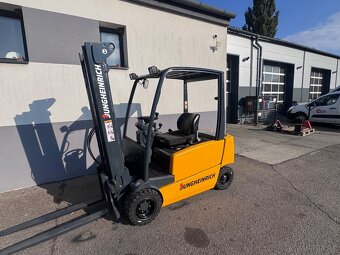 Vysokozdvižný vozík Jungheinrich 1,8t AKU tripl 5m - 2