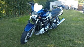 Suzuki GSX 1400 - 2