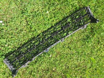 SUPERB III.  - MŘÍŽKA NÁRAZNÍKU  3V0 853 677 - 2