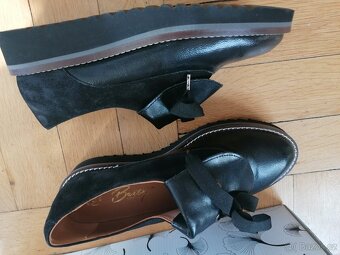 Dámské kožené černé polobotky Beuty London - Spartoo - 2