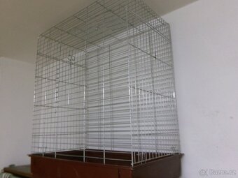 Velká klec pro papoušky nebo drobotinu. - 2