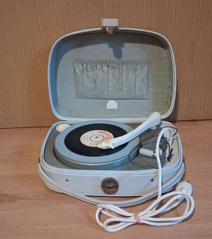 Kufříkový gramofon Supraphon - 2