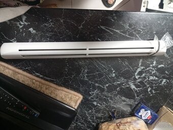 Přisávací štěrbina do rámu okna - 2