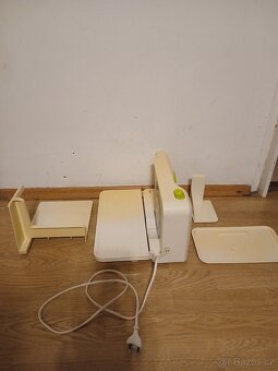 ELEKTRICKÝ  KRAJEČ  ZN.  ZELMER  220 V. - 2