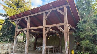 Dřevěná pergola se střechou z tašek - 2