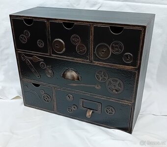 RECYCLE ART STEAMPUNK BOX 26,5 x 32 cm. Lakované dřevo. - 2