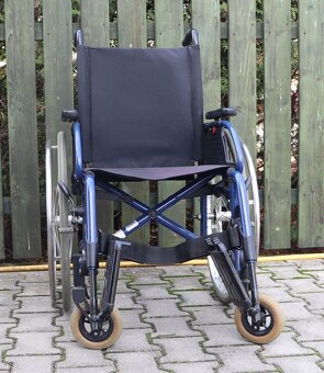 040-Mechanický invalidní vozík Meyra. - 2