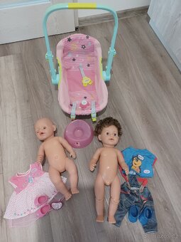 Baby born v sedacce se starsim bratrickem - 2