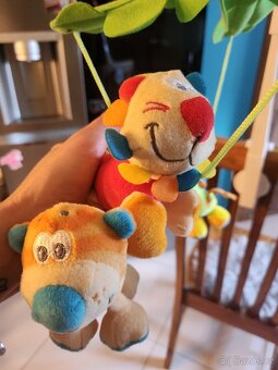 Natahovací kolotoč nad postýlku Playgro a panenka amaze - 2