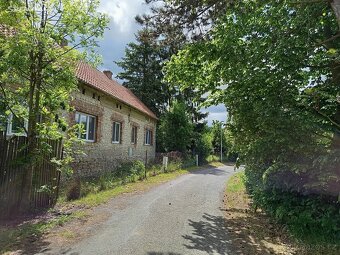 Rodinný dům s velkou 6340 m2 oplocenou zahradou - 2