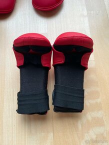 Chrániče rukou na karate červené velikost L za polovic - 2