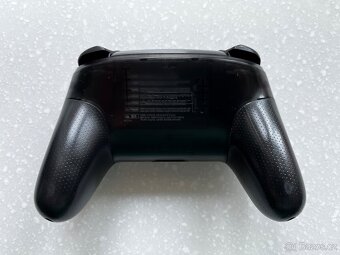 Nintendo Switch Pro controller - 2