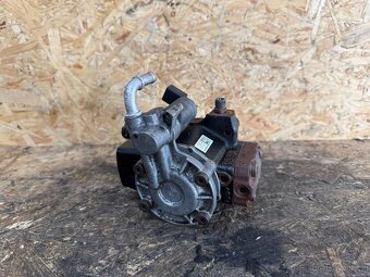 NAFTOVÉ ČERPADLO 1.6 TDI 77KW CAYC 03L130755AL - 2