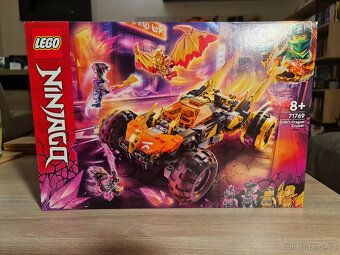 LEGO® NINJAGO® 71769 Coleův dračí teréňák + dárek - 2