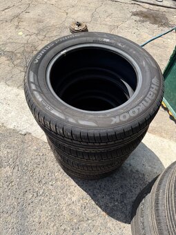 Prodám gumy 225/60 r17 letni zn. Hankook - 2