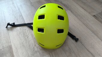 Dětská cyklistická přilba v dobrém stavu - 2