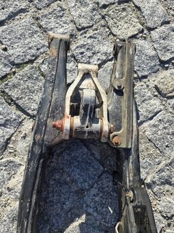 Zadní kyvna vidlice husqvarna 125 - 2