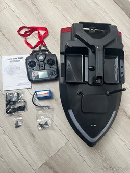 Zavážecí loďka s GPS – tříkomorová - 2