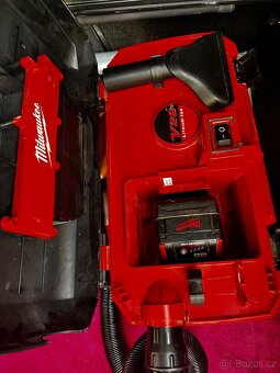 Milwaukee M28 aku vysavač+2 baterie M28 3.0Ah+ nabíječka - 2