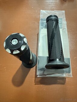 Grip Ruční držadla na řídítka motocyklu 22 mm 7/8" - 2
