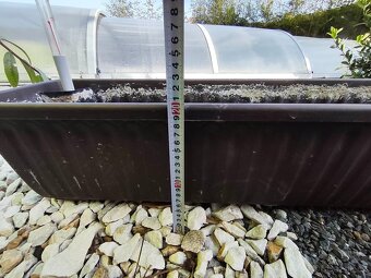 Velký truhlík na parapet 79x20x20cm hnědý květináč samozavla - 2