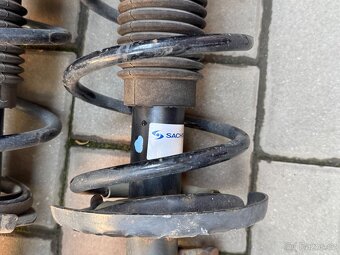 Přední tlumiče Nissan Note E11 / díly - 2